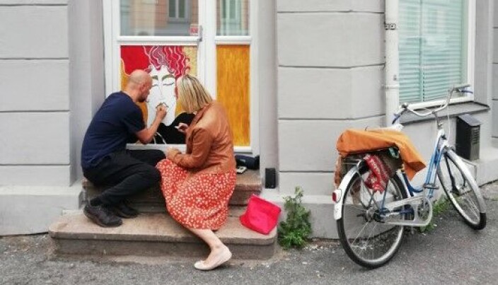 Hilde og Nadim går selv over verkets siste lille finnish. Hilde og Nadim går selv over verkets siste lille finnish.
