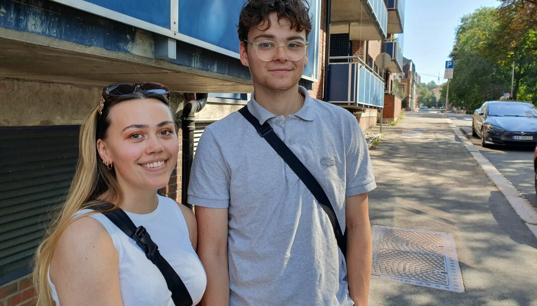 Hanne (22) og Jørgen (22) har ikke fulgt så nøye med på Freya denne sommeren, men Jørgen sier han stoler på at beslutningen ble tatt etter grundige vurderinger. Hanne (22) og Jørgen (22) har ikke fulgt så nøye med på Freya denne sommeren, men Jørgen sier han stoler på at beslutningen ble tatt etter grundige vurderinger.