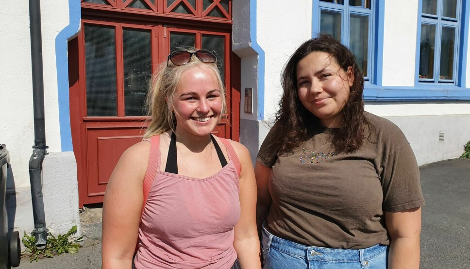 Venninene Nora (23) og Malene (22) synes at det å ta livet av dyret ikke burde vært et alternativ.