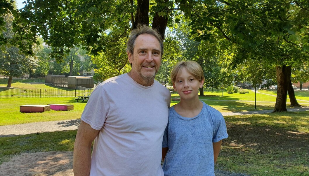 Amerikanske John (56) og Dan (12) synes det var unødvendig å ta livet av hvalrossen. Amerikanske John (56) og Dan (12) synes det var unødvendig å ta livet av hvalrossen.