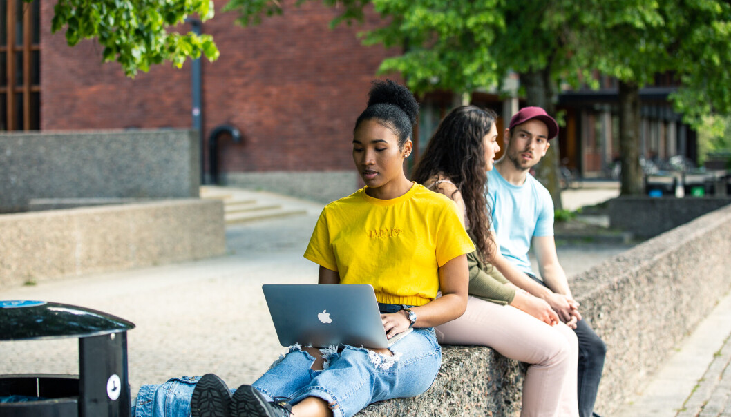 Frivillighet eller bidrag i studentorganisasjoner øker sjansen for å få venner. Frivillighet eller bidrag i studentorganisasjoner øker sjansen for å få venner.