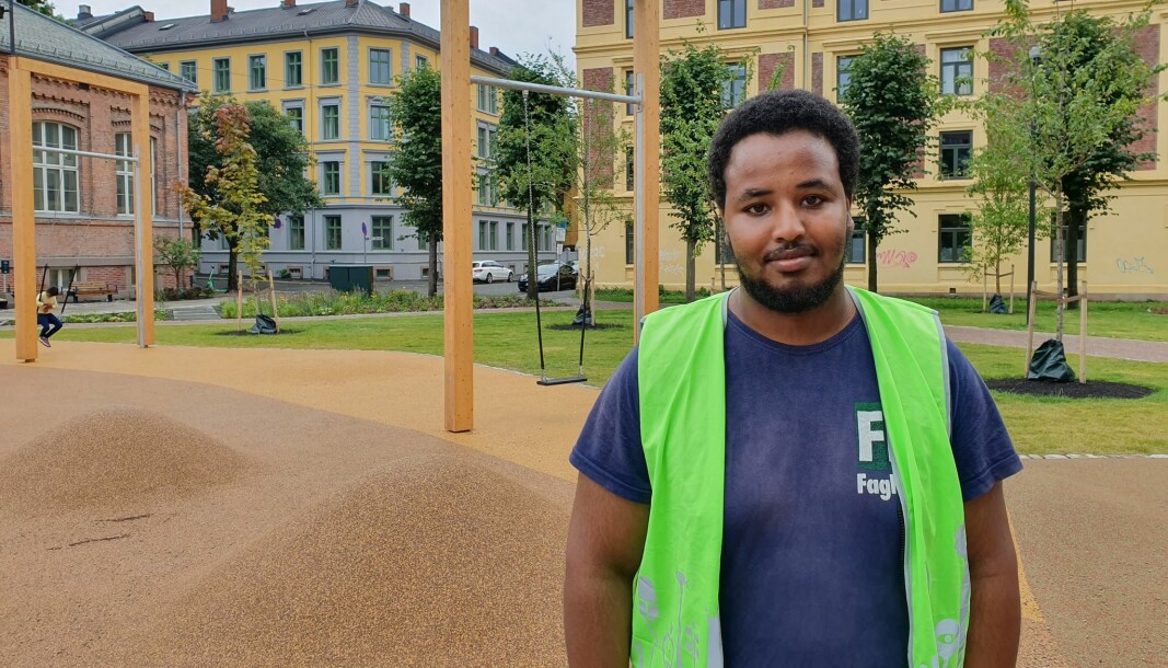Yakob (23) i Vahl aktivitetsskole har selv sett de store forandringene som har blitt gjort på Rudolf Nilsens plass. Yakob (23) i Vahl aktivitetsskole har selv sett de store forandringene som har blitt gjort på Rudolf Nilsens plass.