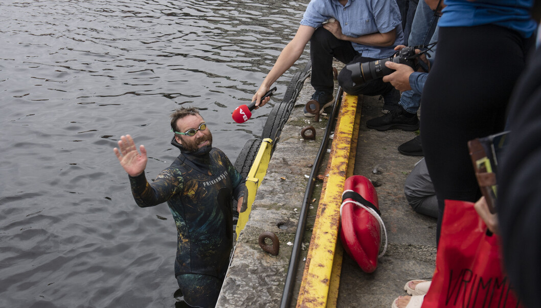 Knut Ivan Rasmussen (44) startet svømmeturen fra Oslo 1. juli. Onsdag var han endelig fremme i Bergen. — Jeg fikk en veldig fin velkomst, kan han fortelle. Knut Ivan Rasmussen (44) startet svømmeturen fra Oslo 1. juli. Onsdag var han endelig fremme i Bergen. — Jeg fikk en veldig fin velkomst, kan han fortelle.
