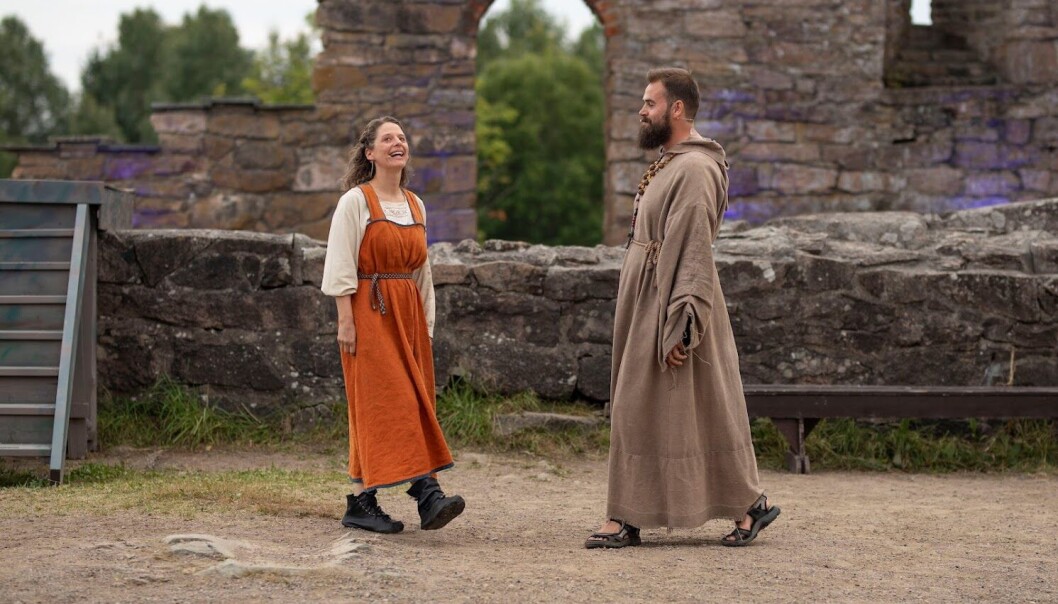 Bortsett fra Ellers er historien den samme gamle som har blitt satt opp 18 ganger tidligere i ruinene til Margaretakirken. Bortsett fra Ellers er historien den samme gamle som har blitt satt opp 18 ganger tidligere i ruinene til Margaretakirken.