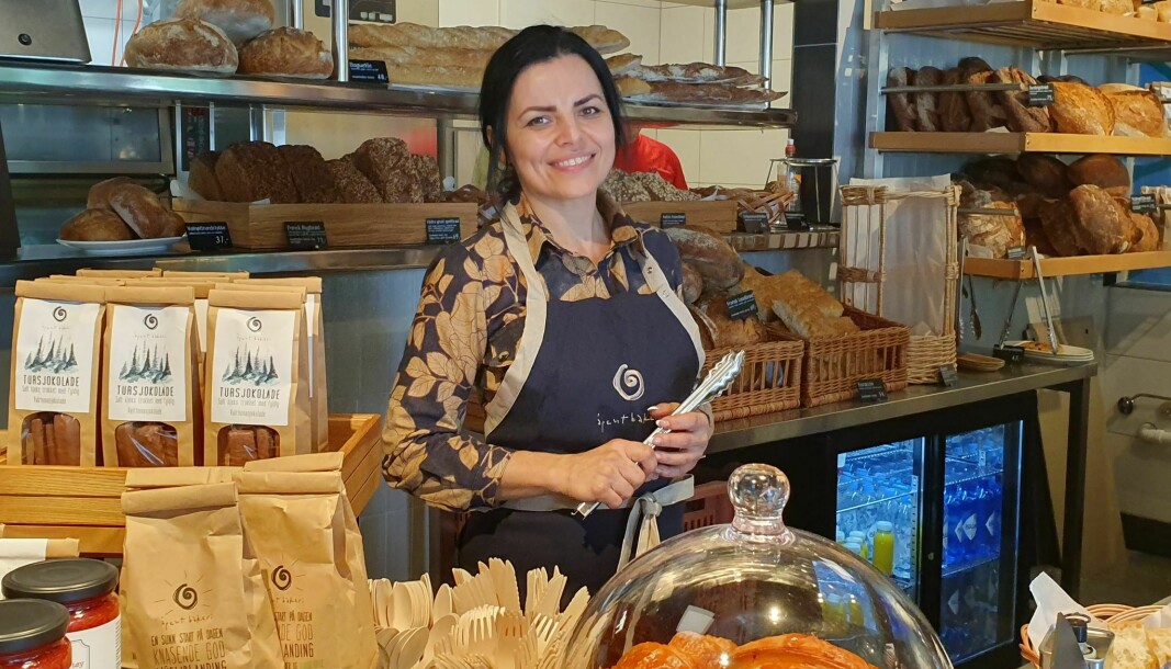 Martina Kin er driftssjef for Åpent Bakeri, som nå har etablert seg i Kværnerbyen. — Alt er laget på råvarer og håndlaget, sier hun.