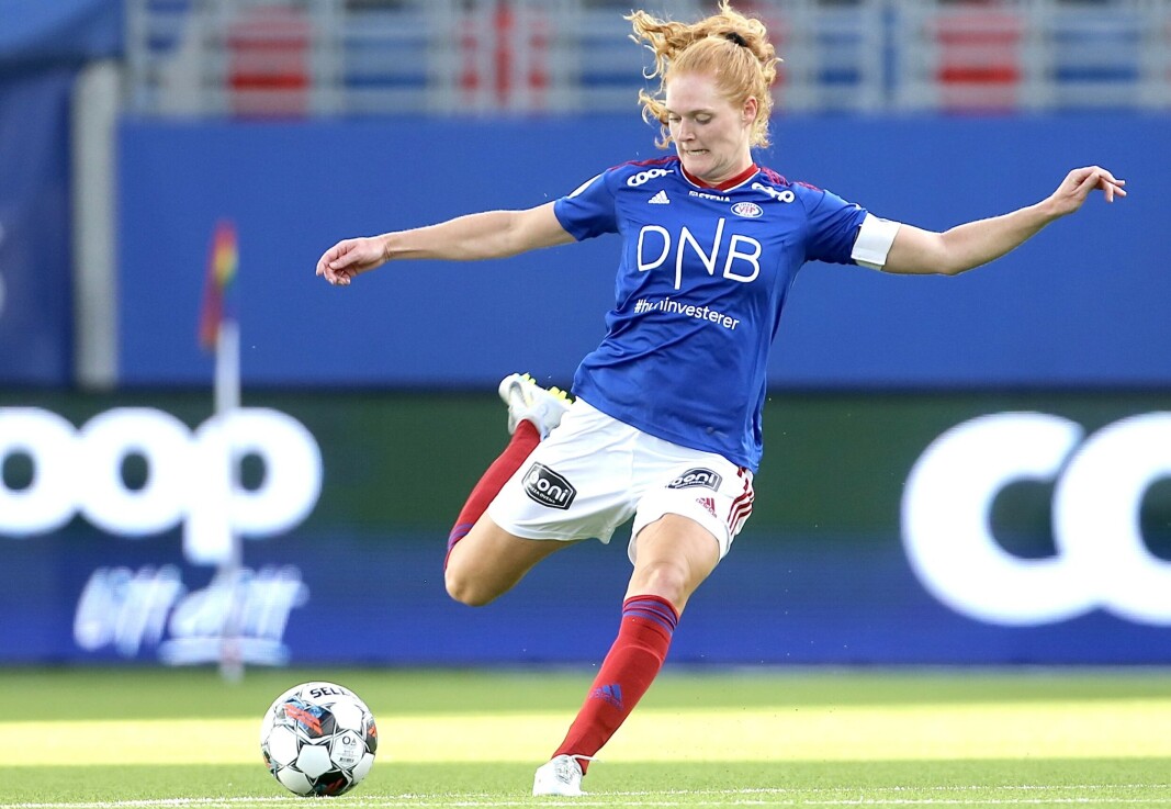Lagkaptein Stine Ballisager Pedersen er krumtappen i norsk damefotballs gjerrigste forsvar. Lagkaptein Stine Ballisager Pedersen er krumtappen i norsk damefotballs gjerrigste forsvar.