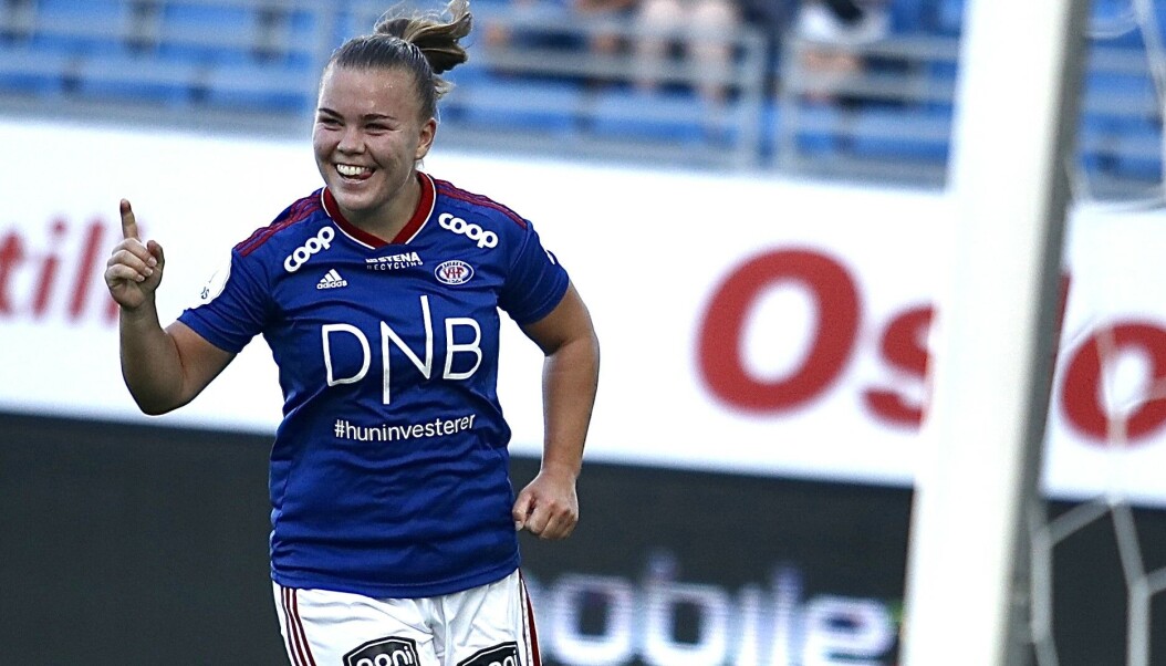 Olaug Tvedten jubler etter sin 2-0-scoring. Olaug Tvedten jubler etter sin 2-0-scoring.