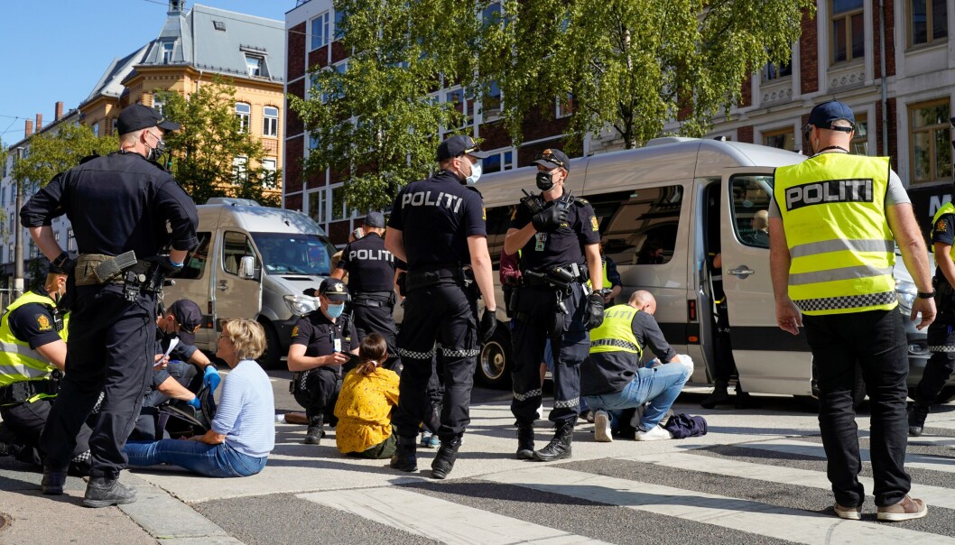 Extinction Rebellion sperret blant annet Majorstukrysset i fjor. Flere av aktivistene har fikk høye bøter, men da to av dem fikk ankesaken behandlet ble bøtene ytterligere skjerpet. Extinction Rebellion sperret blant annet Majorstukrysset i fjor. Flere av aktivistene har fikk høye bøter, men da to av dem fikk ankesaken behandlet ble bøtene ytterligere skjerpet.