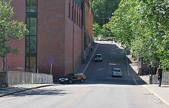 Bil krasjet med syklist nederst på Grünerløkka. Syklisten endte opp fullstendig pleietrengende