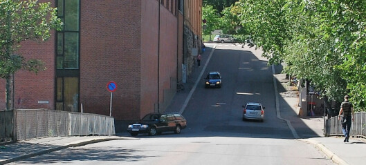 Bil krasjet med syklist nederst på Grünerløkka. Syklisten endte opp fullstendig pleietrengende