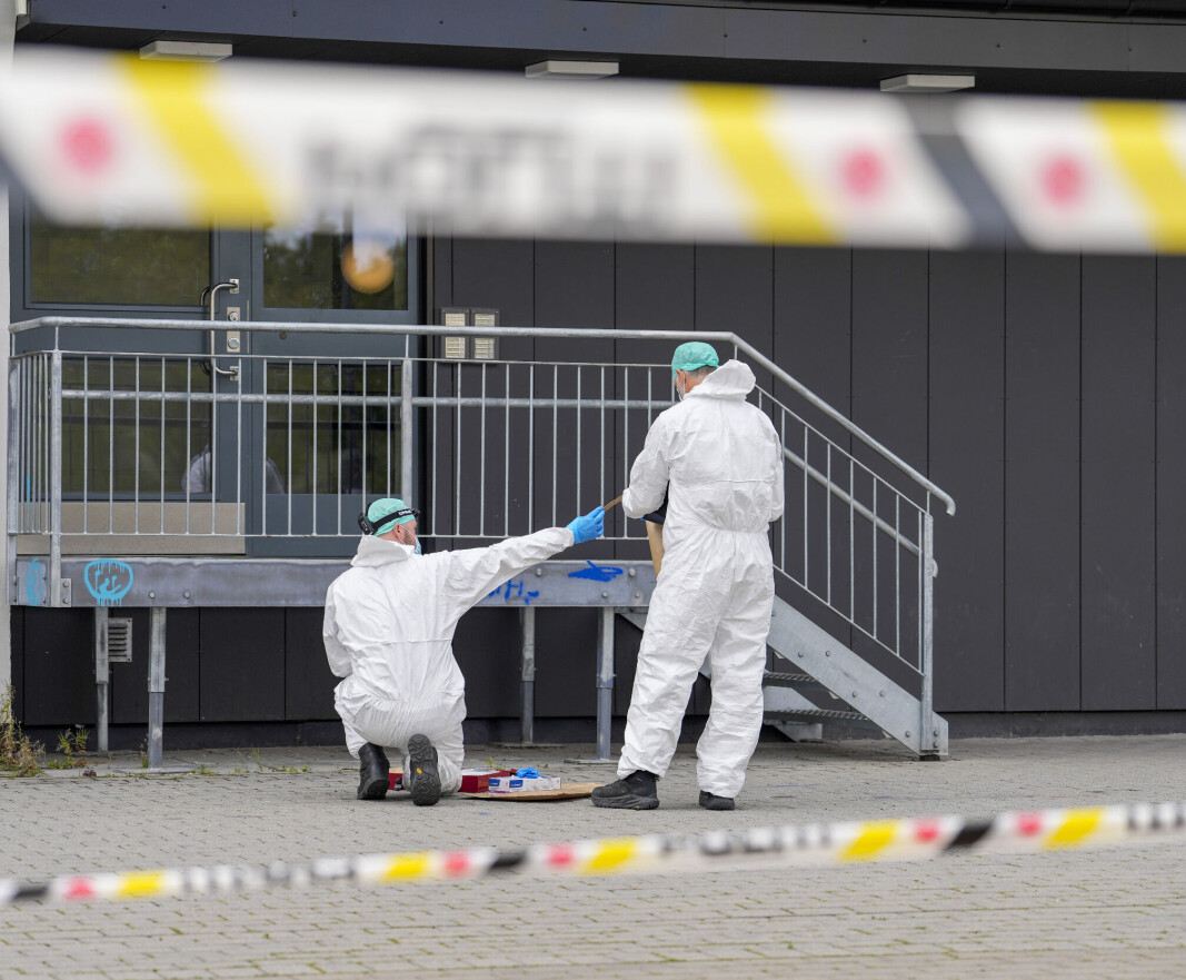 — Vi har kontroll på flere stikkvåpen. Det fremstår ikke som en tilfeldig hendelse. Guttene er i slutten av tenårene, sier politiets operasjonsleder Bjørn Gunnar Nysæter. — Vi har kontroll på flere stikkvåpen. Det fremstår ikke som en tilfeldig hendelse. Guttene er i slutten av tenårene, sier politiets operasjonsleder Bjørn Gunnar Nysæter.