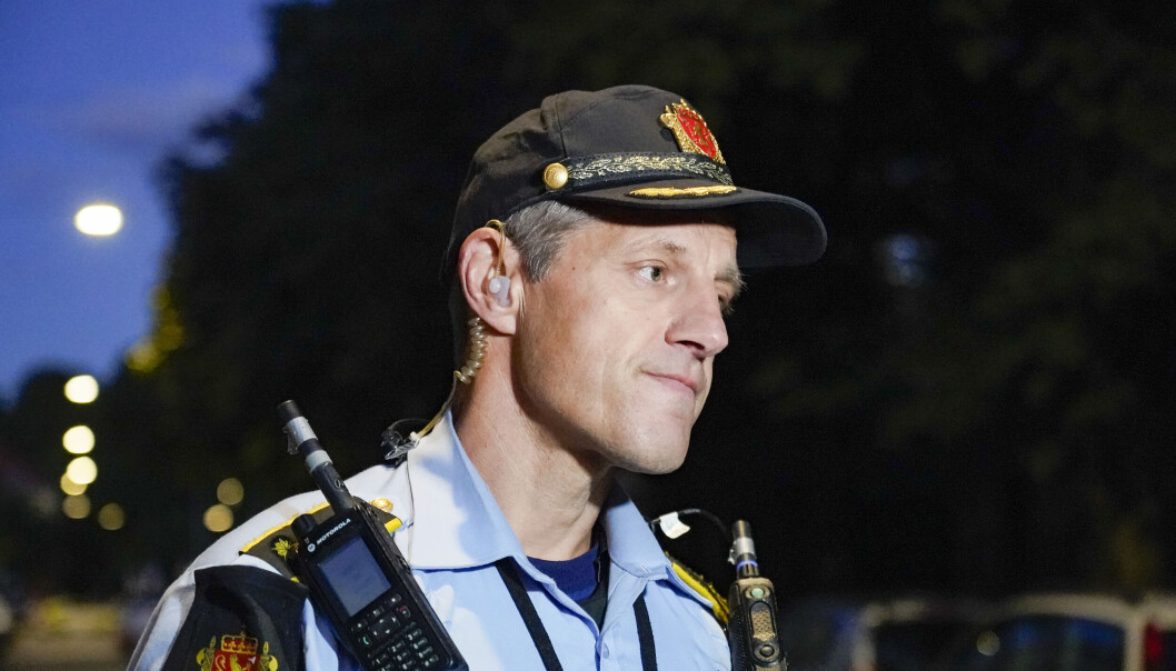 — Vi har snakket med en del der, men vi vil ikke gå i detaljer om hva vitnene har sagt, sier politiets innsatsleder Nicolay Backe-Henden. — Vi har snakket med en del der, men vi vil ikke gå i detaljer om hva vitnene har sagt, sier politiets innsatsleder Nicolay Backe-Henden.