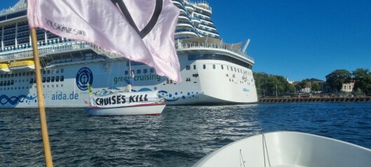 Klimaaktivister aksjonerte mot cruiseskipet AIDAnova i havna. – Driver grønnvasking av verste sort