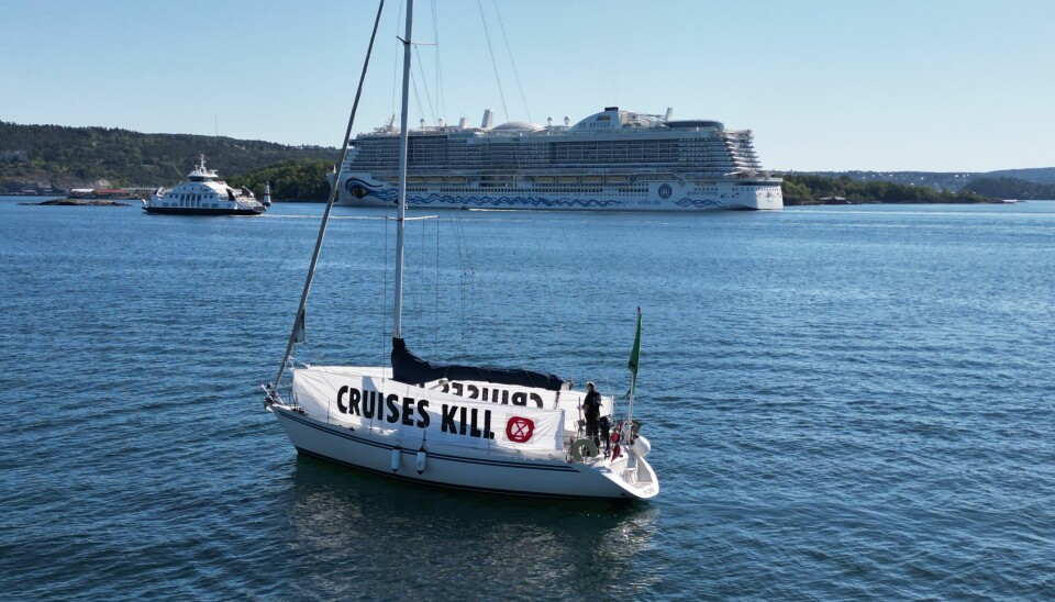 Cruiseskipet ble først møtt av to seilbåter utenfor Bygdøy.
