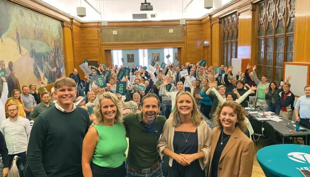 Hallstein Bjercke og Marit Vea, henholdsvis nummer tre og fire fra venstre, ble lørdag valgt som Oslo Venstres første- og andrekandidat til bystyret for neste periode. Hallstein Bjercke og Marit Vea, henholdsvis nummer tre og fire fra venstre, ble lørdag valgt som Oslo Venstres første- og andrekandidat til bystyret for neste periode.