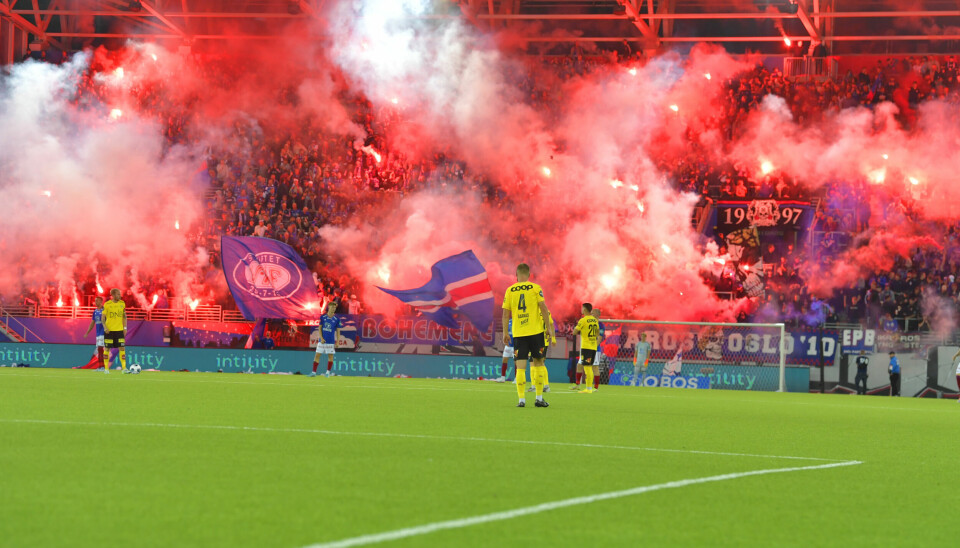 Det var fullsatt på tribunene under rivaloppgjøret mellom Vålerenga og Lillestrøm søndag.