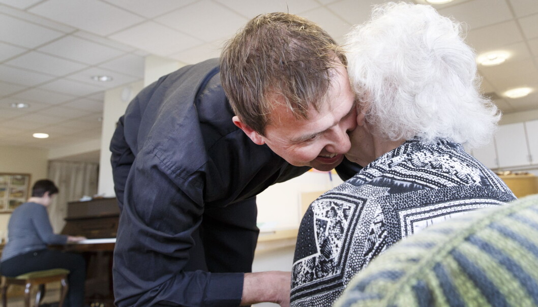 Om noen år kan mine besteforeldre måtte bo på et eldrehjem. Da vil jeg at min bestemor skal ha muligheten til å velge et eldrehjem tilpasset hennes behov og ønsker, sier skribenten. Om noen år kan mine besteforeldre måtte bo på et eldrehjem. Da vil jeg at min bestemor skal ha muligheten til å velge et eldrehjem tilpasset hennes behov og ønsker, sier skribenten.