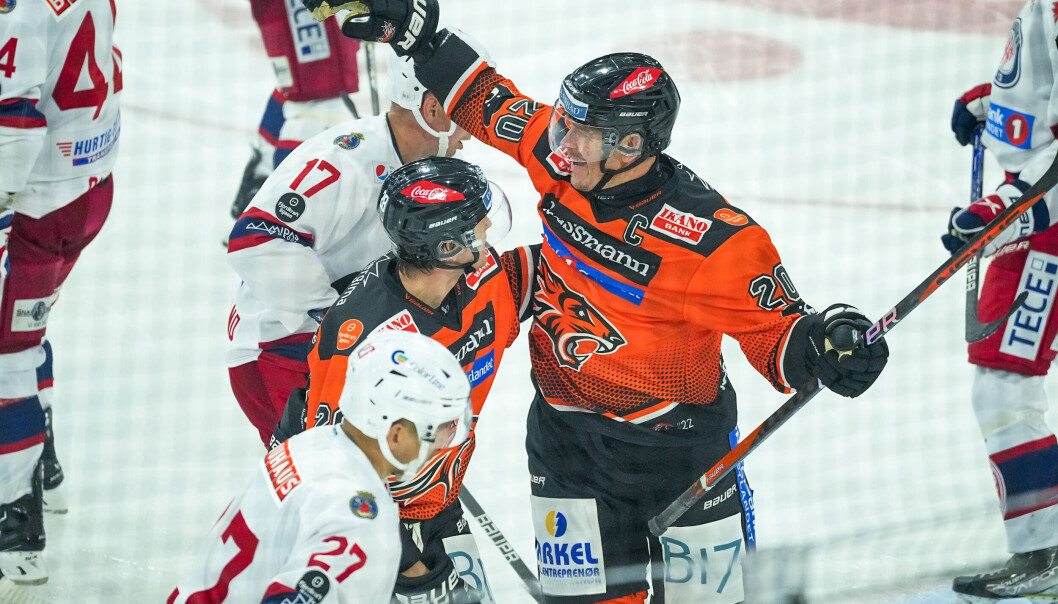 Frisk Askers Anders Bastiansen etter 4-2 scoringen under eliteseriekampen i ishockey mellom Frisk Asker og VIF i Varner Arena. Frisk Askers Anders Bastiansen etter 4-2 scoringen under eliteseriekampen i ishockey mellom Frisk Asker og VIF i Varner Arena.