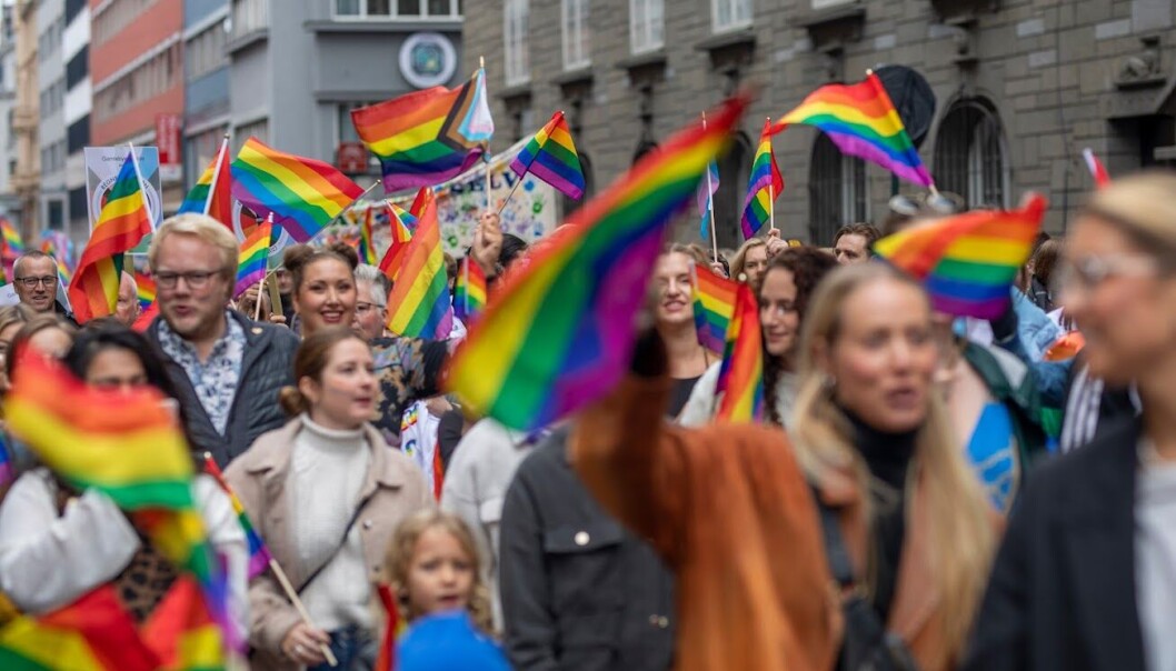 — Vi håper at det vi har gjort i dag er til trøst, styrke og motivasjon for alle som har kjent på uro og redsel. Tusen takk til alle som har gått i dag, sier leder av Oslo pride, Dan Bjørke. — Vi håper at det vi har gjort i dag er til trøst, styrke og motivasjon for alle som har kjent på uro og redsel. Tusen takk til alle som har gått i dag, sier leder av Oslo pride, Dan Bjørke.