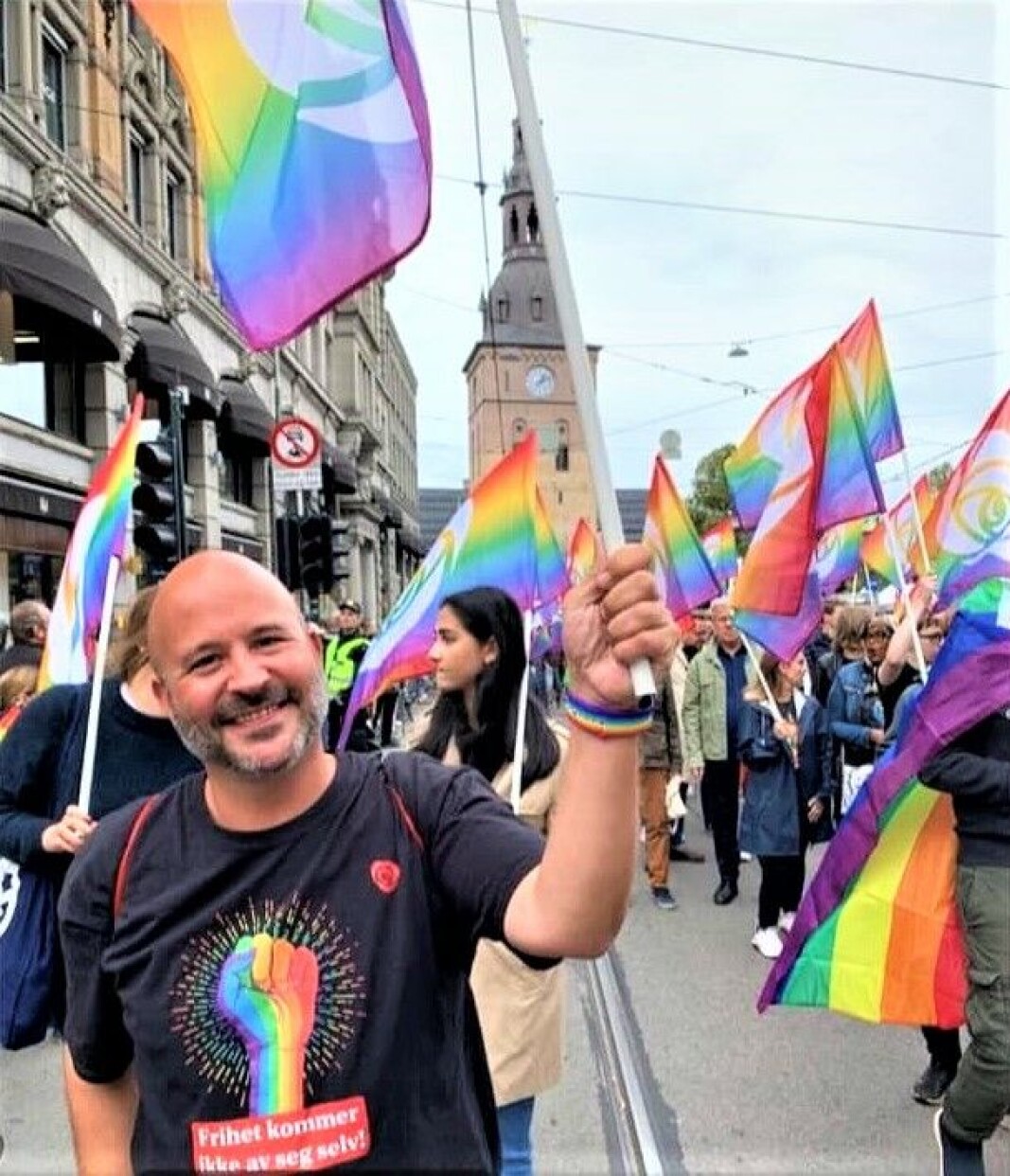 — Pride er ikke bare glitter og kjærlighet - det er også kampen for retten til å eksistere fritt uten å bli utsatt for hat, hets og vold, sier Jon Reidar Øyan (Ap). — Pride er ikke bare glitter og kjærlighet - det er også kampen for retten til å eksistere fritt uten å bli utsatt for hat, hets og vold, sier Jon Reidar Øyan (Ap).