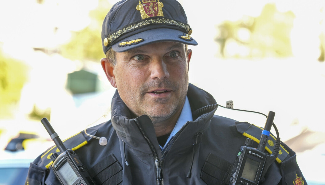 Innsatsleder Kristoffer Bang på stedet der en person ble stukket med en skarp gjenstand på Tveita. Innsatsleder Kristoffer Bang på stedet der en person ble stukket med en skarp gjenstand på Tveita.