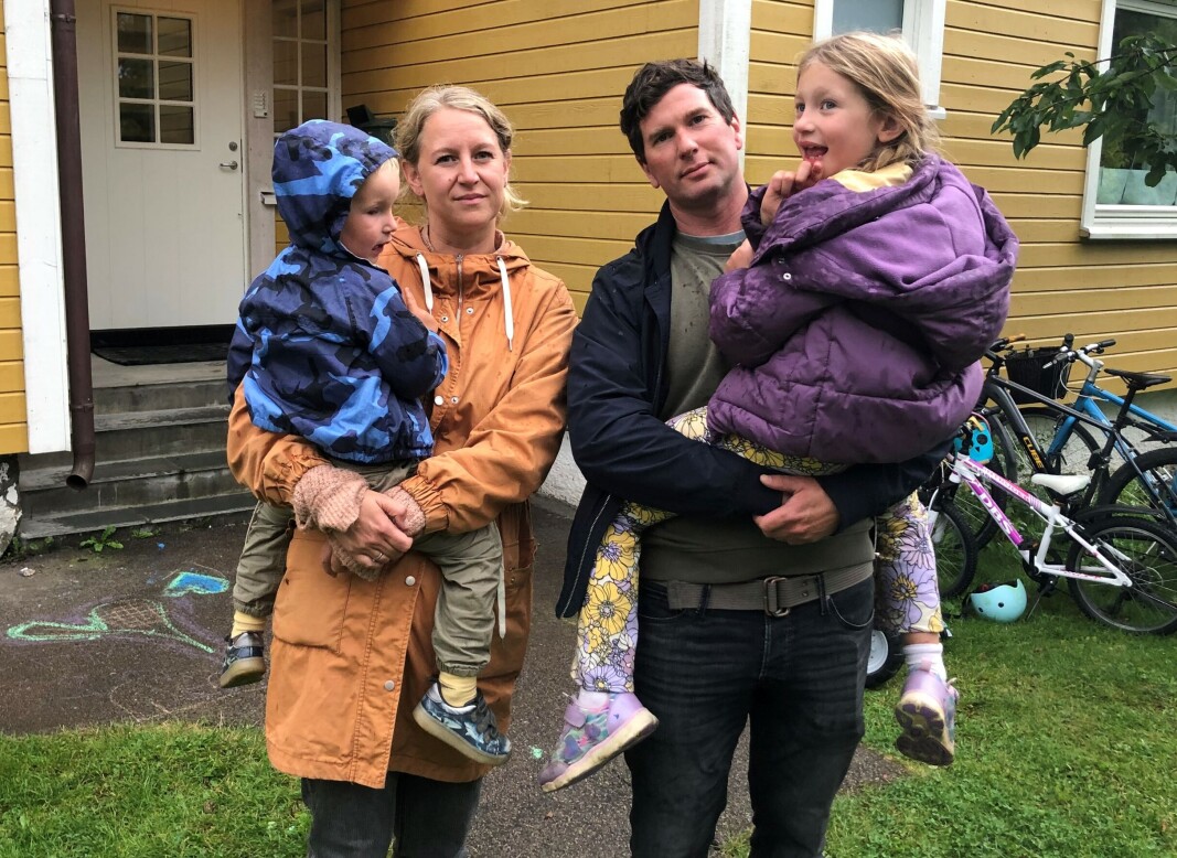 Madeleine Hagen og Bjørnar Grønhaug på Oppsal reagerer kraftig på avslag fra Plan- og bygningsetaten. Familien får ikke heve taket en meter for å lage soverom til barna. Madeleine Hagen og Bjørnar Grønhaug på Oppsal reagerer kraftig på avslag fra Plan- og bygningsetaten. Familien får ikke heve taket en meter for å lage soverom til barna.