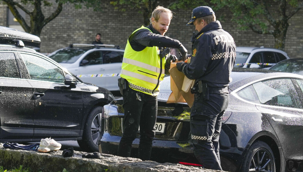 En mann ble funnet med stikkskader ved Tveita senter tirsdag. En mann ble funnet med stikkskader ved Tveita senter tirsdag.