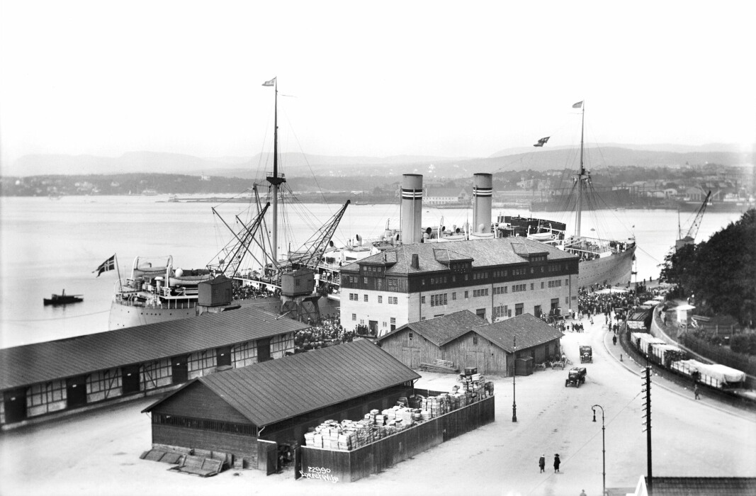 Stavangerfjord ved Amerikalinjens Skur 38, 1922.