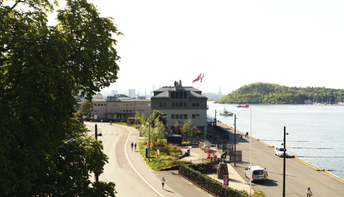 På bysiden av Skur 38 er det park og sykkelskur. På bysiden av Skur 38 er det park og sykkelskur.