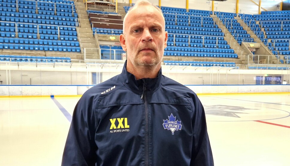 — Det viktigste med årets sesong blir å sikre at vi også neste år kan spille førstedivisjonshockey, sier Furusets nye hovedtrener Kenneth Larsen.