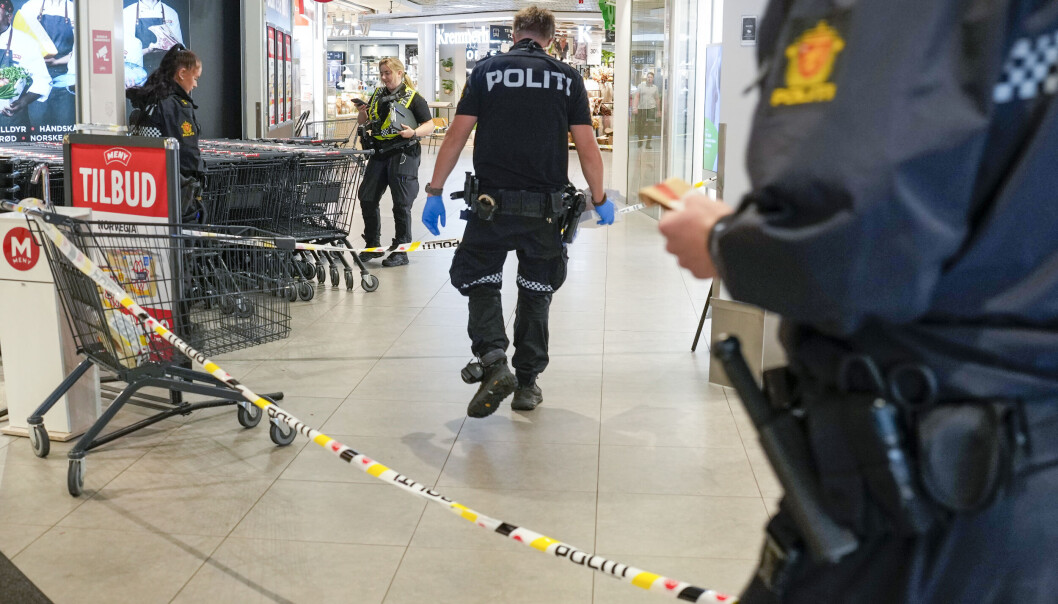 Store deler av Tveita senter i Oslo ble sperret av etter knivstikkingen tirsdag. Store deler av Tveita senter i Oslo ble sperret av etter knivstikkingen tirsdag.
