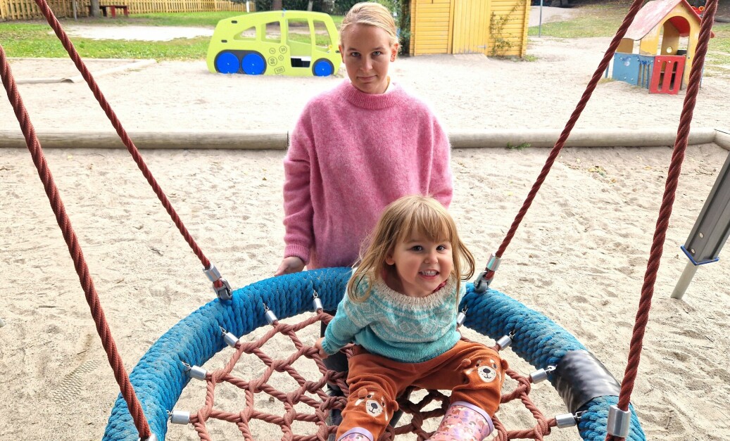 Aya (3) og mamma Ester Bøckmann frykter datteren må ut på leting etter ny barnehage over nyttår.
