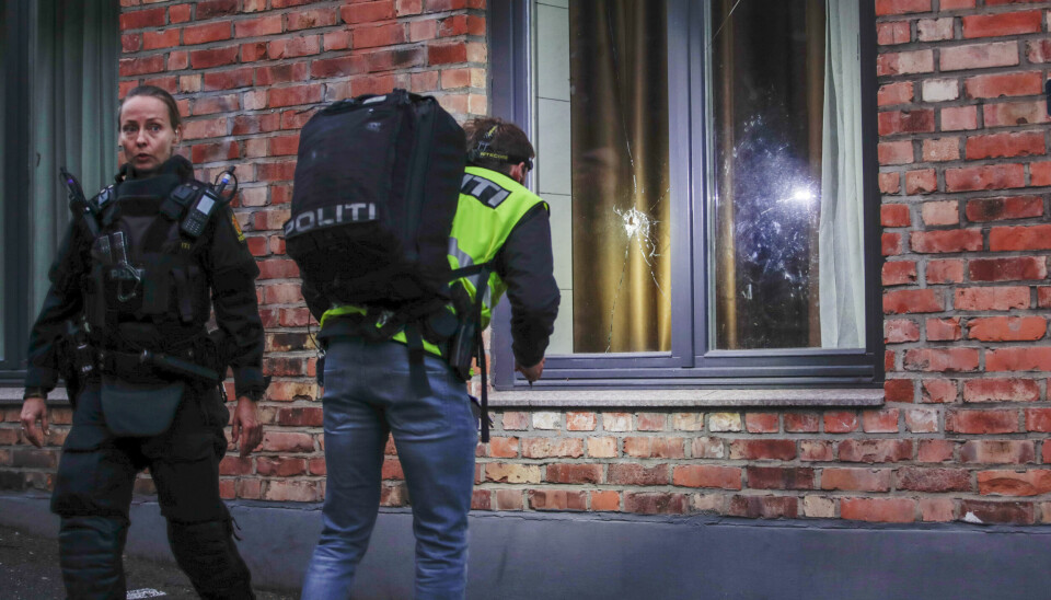 Politiet gjør undersøkelser på Kampen i Oslo, der en person skal ha blitt skutt og skadd i et bein tidlig søndag morgen.