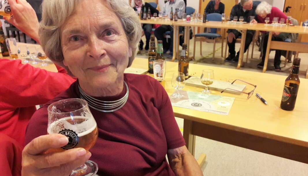 Bodil Glad (82) var veldig fornøyd med hva hun hadde lært om øl og hva som gir øl smak og karakter.