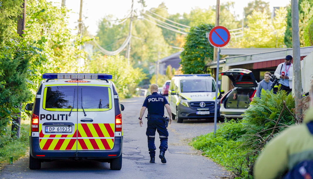 Politiet søker i området etter tre menn og en mørk bil etter at det onsdag ble meldt om skudd på Prinsdal. Politiet søker i området etter tre menn og en mørk bil etter at det onsdag ble meldt om skudd på Prinsdal.