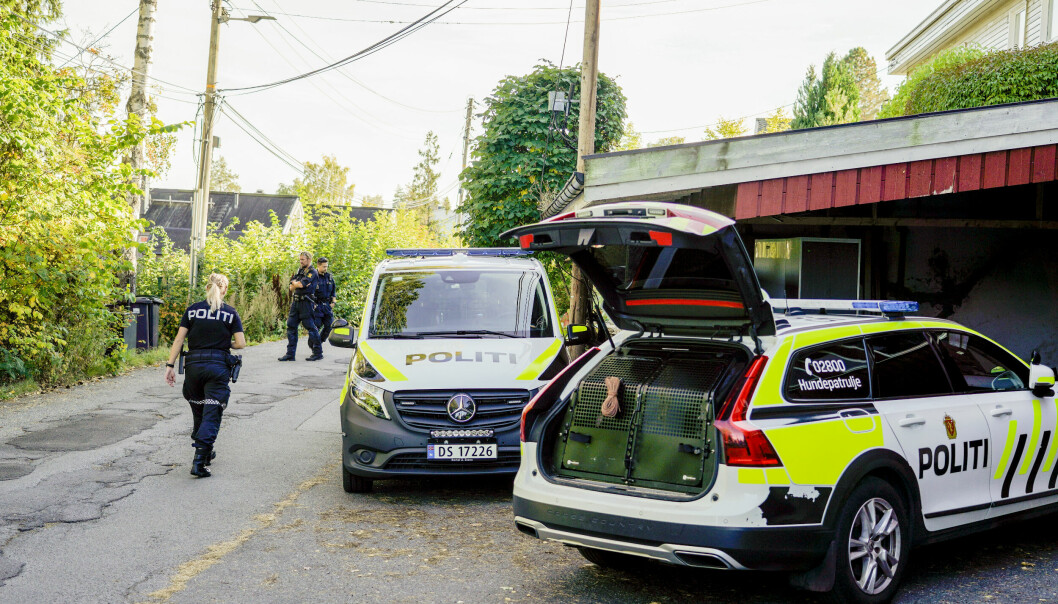 Politiet på stedet etter melding om skyting på Prinsdal onsdag rundt klokka 15.15. Foto: Heiko Junge / NTB