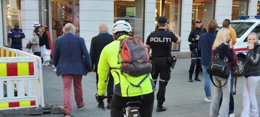 Syklistene tråkler seg mellom fotgjengere på Karl Johan. Men sykkelfelt vil ikke politikerne bygge