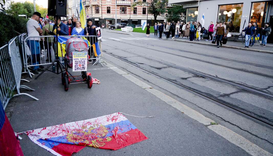 Demonstrasjon foran Russlands ambassade på Skillebekk i bydel Frogner i forbindelse med russisk mobilisering i krigføringen i Ukraina. Foto: Heiko Junge / NTB Credit: NTB Demonstrasjon foran Russlands ambassade på Skillebekk i bydel Frogner i forbindelse med russisk mobilisering i krigføringen i Ukraina. Foto: Heiko Junge / NTB Credit: NTB