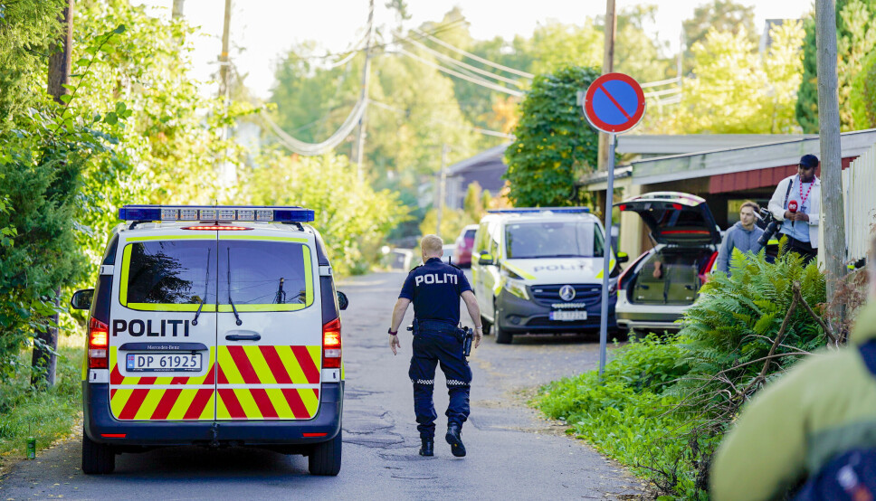 Politiet på stedet etter melding om skyting på Prinsdal onsdag ettermiddag. Ved 22-tiden ble en mann pågrepet. Han er siktet for grove trusler. Oslo.Foto: Heiko Junge / NTB