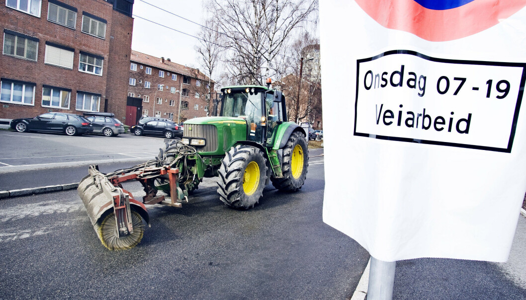 De første skiltene kommer opp fredag 23. september. Følg ekstra nøye med om du parkerer i de nevnte bydelene. De første skiltene kommer opp fredag 23. september. Følg ekstra nøye med om du parkerer i de nevnte bydelene.