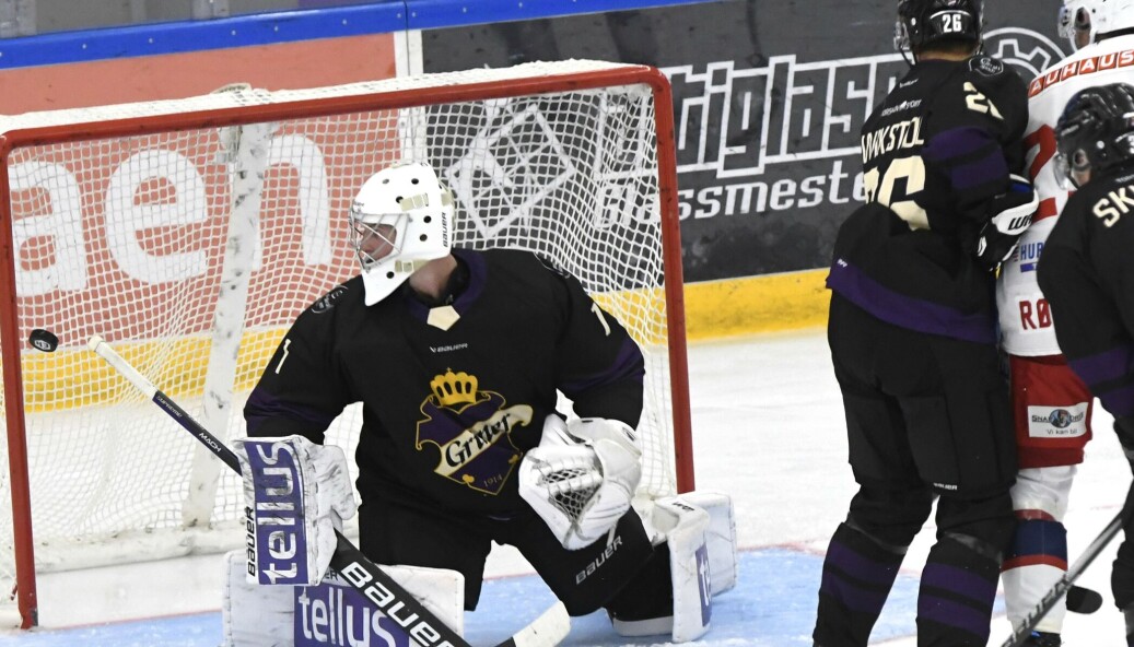 Grüner-keeper Linden Marshall har hittil i sesongen måttet plukke mange pucker ut av eget nett. Det var også tilfellet i torsdagens byderby mot Vålerenga. Grüner-keeper Linden Marshall har hittil i sesongen måttet plukke mange pucker ut av eget nett. Det var også tilfellet i torsdagens byderby mot Vålerenga.