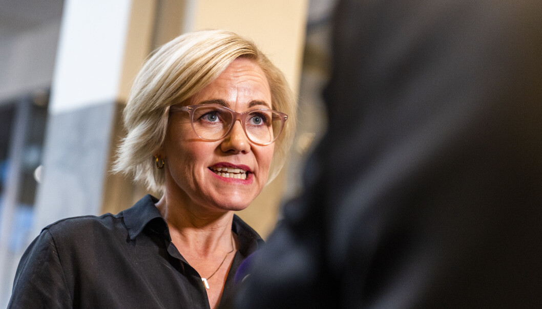 Helse- og omsorgsminister Ingvild Kjerkol (Ap) er glad for at kjendistrioen Pia Tjelta, Synnøve Skarbø og Vanessa Rudjord, beklager bruken av ordet «kvinnehelse» i forbindelse med åpningen av en skjønnhetsklinikk på Frogner. Helse- og omsorgsminister Ingvild Kjerkol (Ap) er glad for at kjendistrioen Pia Tjelta, Synnøve Skarbø og Vanessa Rudjord, beklager bruken av ordet «kvinnehelse» i forbindelse med åpningen av en skjønnhetsklinikk på Frogner.