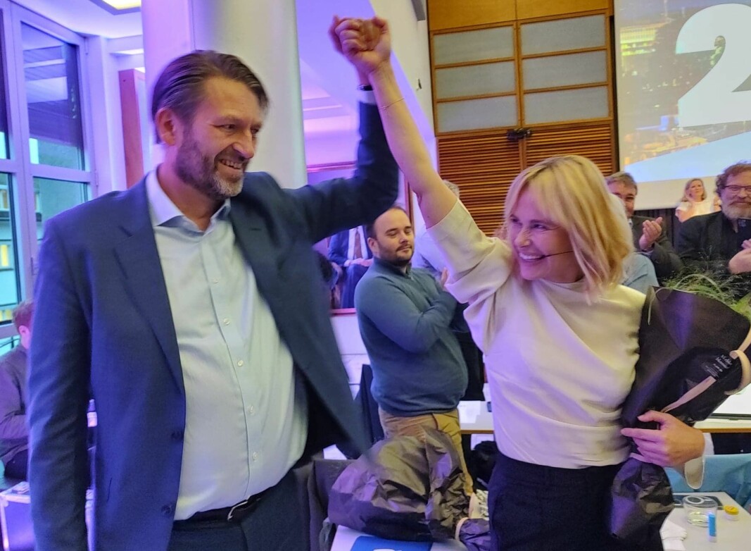 Nominert på topp for Oslo Høyre til stående applaus: — Jeg har alltid stemt Høyre, sa Anne Lindboe. Her jubler ordførerkandidaten sammen med byrådslederkandidat Eirik Lae Solberg.