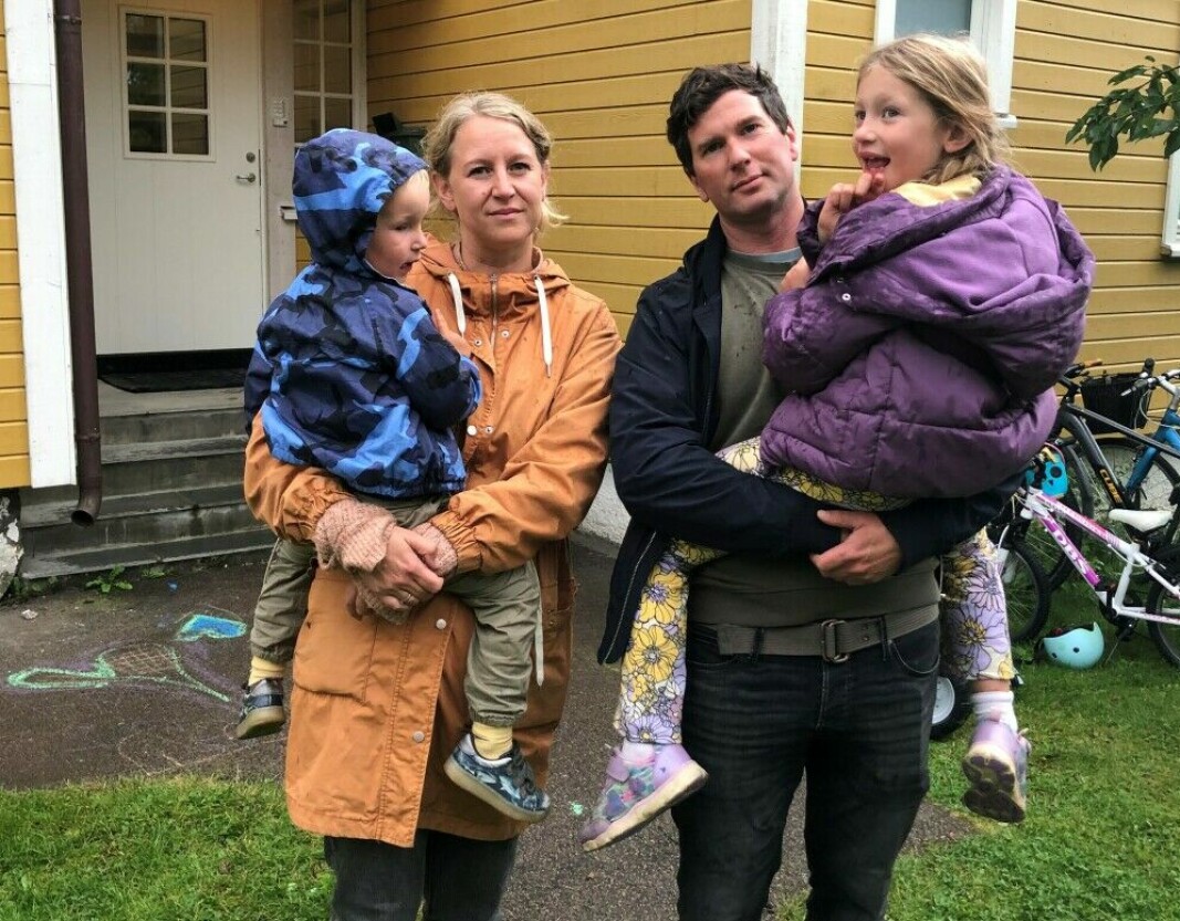 Madeleine Hagen og Bjørnar Grønhaug på Oppsal reagerer kraftig på avslag fra Plan- og bygningsetaten. Familien får ikke heve taket en meter for å lage soverom til barna.