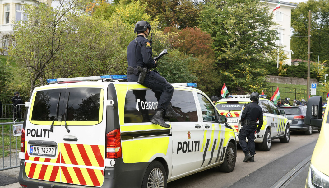 Politiet mener de har kontroll etter demonstrasjonen ved Irans ambassade torsdag ettermiddag. Politiet mener de har kontroll etter demonstrasjonen ved Irans ambassade torsdag ettermiddag.