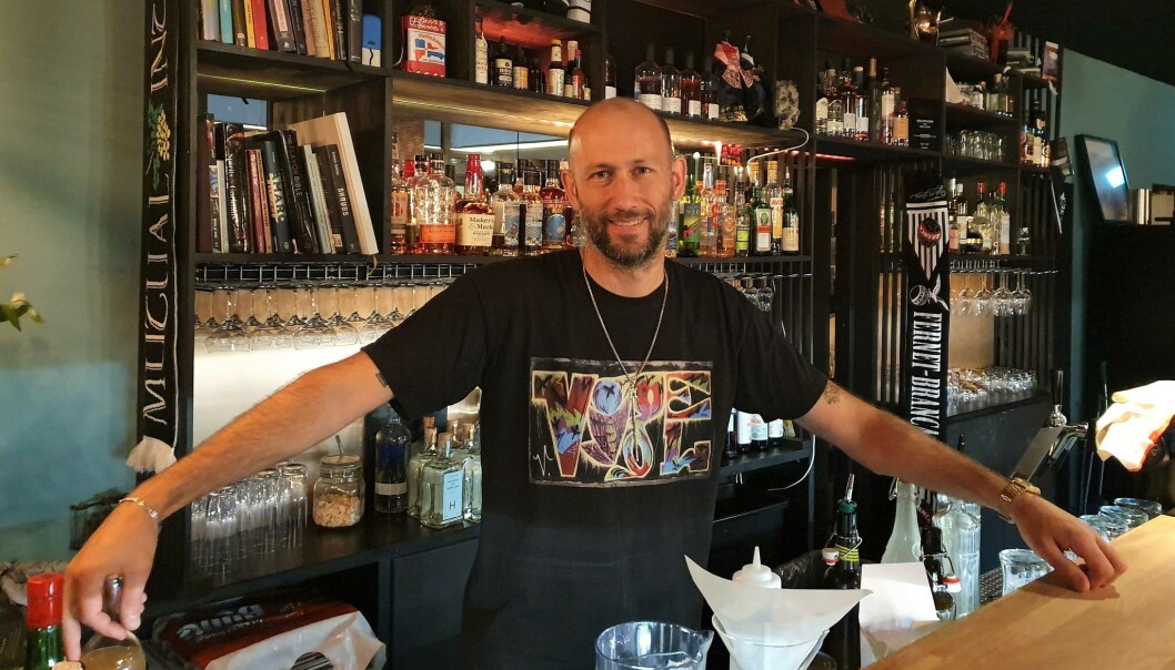 — Jeg føler at vi fyller det samme tomrommet som vi etterlot, sier Bagge Skar om baren, som han beskriver som det ene stedet i Oslo som kjører hip hop alvorlig. — Jeg føler at vi fyller det samme tomrommet som vi etterlot, sier Bagge Skar om baren, som han beskriver som det ene stedet i Oslo som kjører hip hop alvorlig.