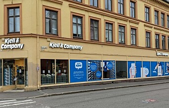 Kjell & Company har satt opp skilt og foliert vinduene i Markveien på Grünerløkka. — Spesielt folieringen er grusom, sier nabo Susanne