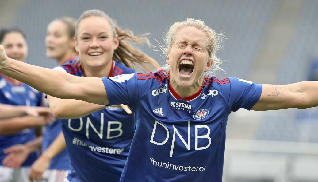 Vålerengas Elise Thorsnes jubler over seier og sin 200. scoring i norsk kvinnefotball.
