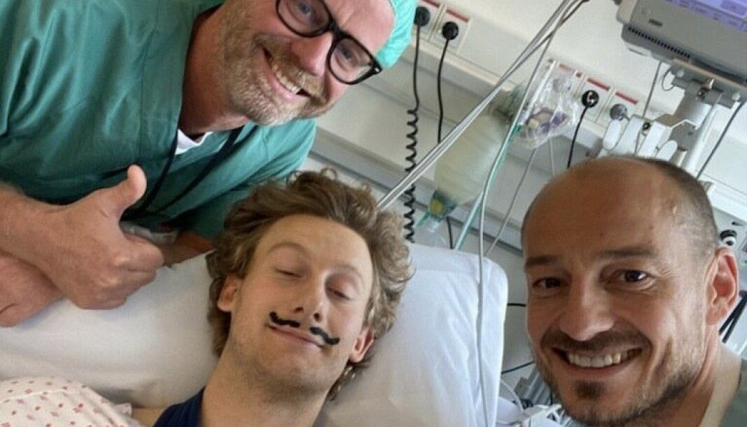 Det var Vålerenga-legene Erik Ingebrigtsen og Jacob Thomassen som i forrige uke gjennomførte inngrepet i Karteruds albue. Det var Vålerenga-legene Erik Ingebrigtsen og Jacob Thomassen som i forrige uke gjennomførte inngrepet i Karteruds albue.