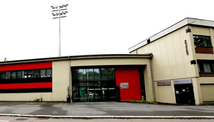 Bak disse veggene på Frogner stadion mener bymiljøetaten det ikke lenger er plass til utlånstilbudet til Kirkens Bymisjon. Bak disse veggene på Frogner stadion mener bymiljøetaten det ikke lenger er plass til utlånstilbudet til Kirkens Bymisjon.